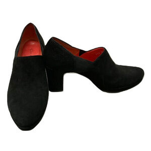 Pas de Rouge Suede Bootie Shoe, Size 7.5